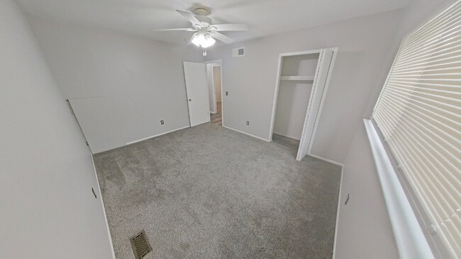 Photo - 18177 Church St