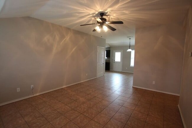 Photo - 2 Bedroom Duplex for Rent in Lindale! Tour Today!