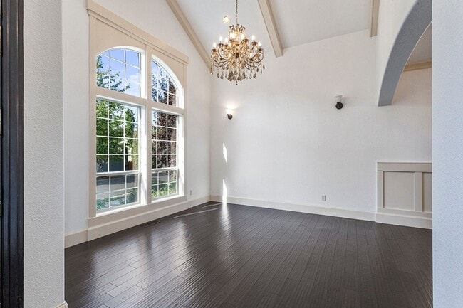 Photo - Stunning Large Home with 3 primary bedrooms + Tons of Amenities, Amazing Backyard !