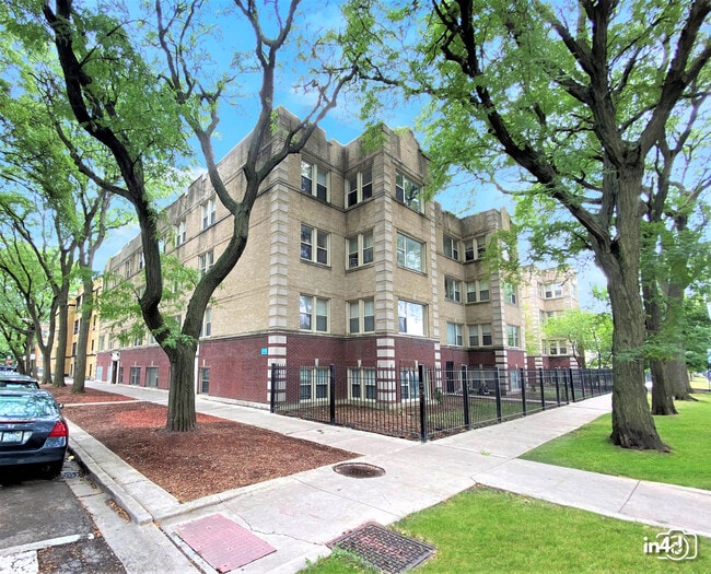 Building Photo - 3925 W Ainslie St Unit 3