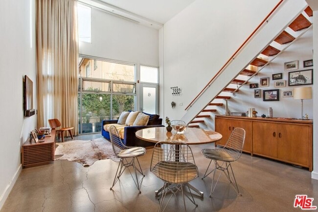 Photo - 140 S Gramercy Pl