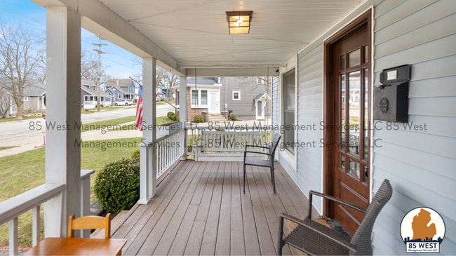 Photo - 270 N Main St