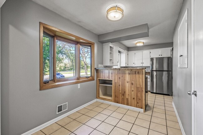 Photo - Gorgeous Shoreview House 3BR 1 Bath  Available Early May!