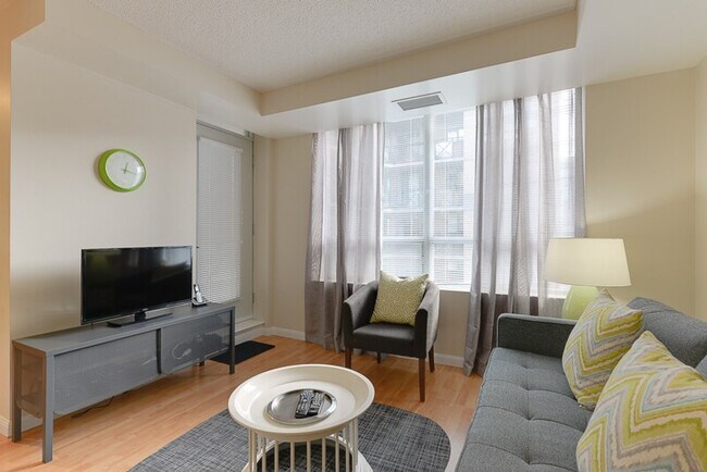 Photo - 224 Richmond St W Unité ID1034889P