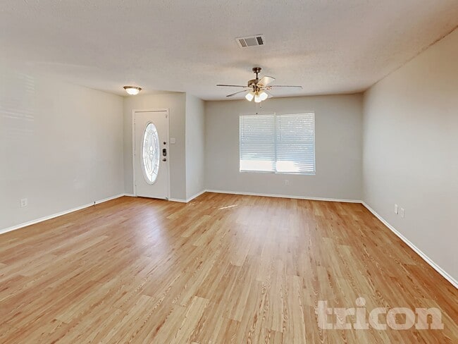 Photo - 146 Washington Way