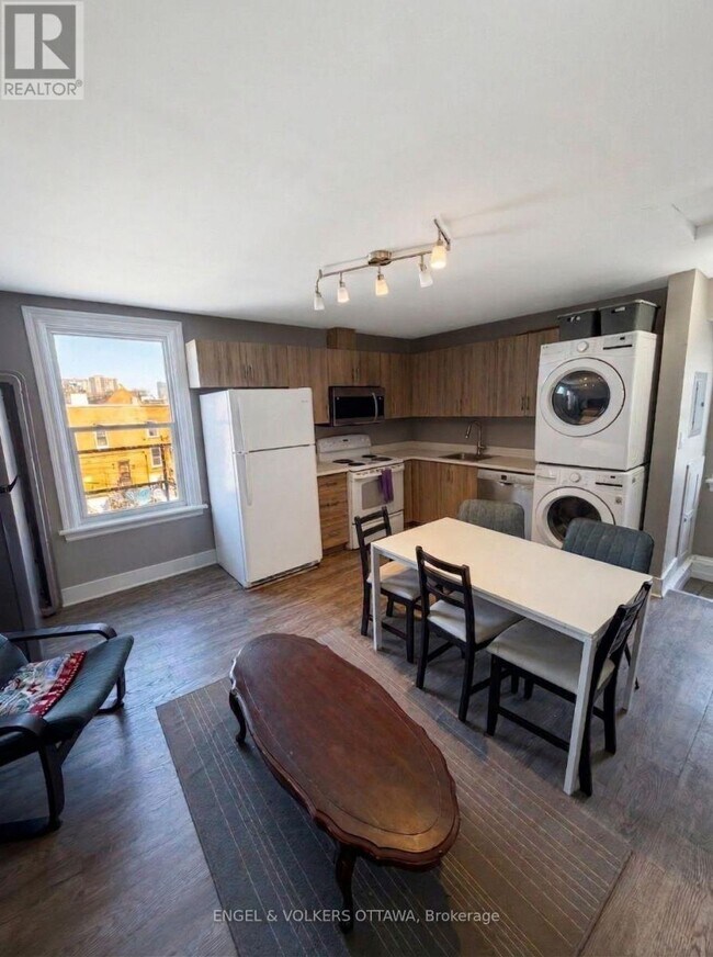 Photo - 535 McLeod St