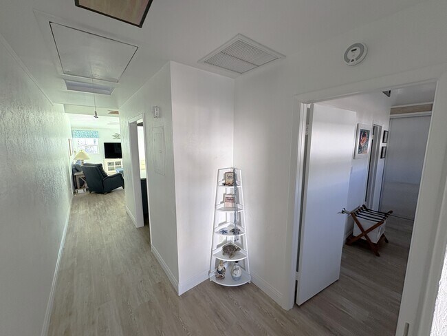 Photo - 907 Gibbs Rd