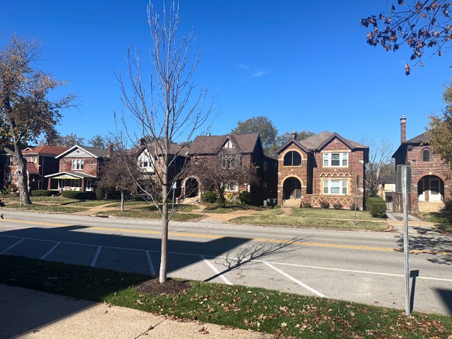 Photo - 7309 Forsyth Blvd