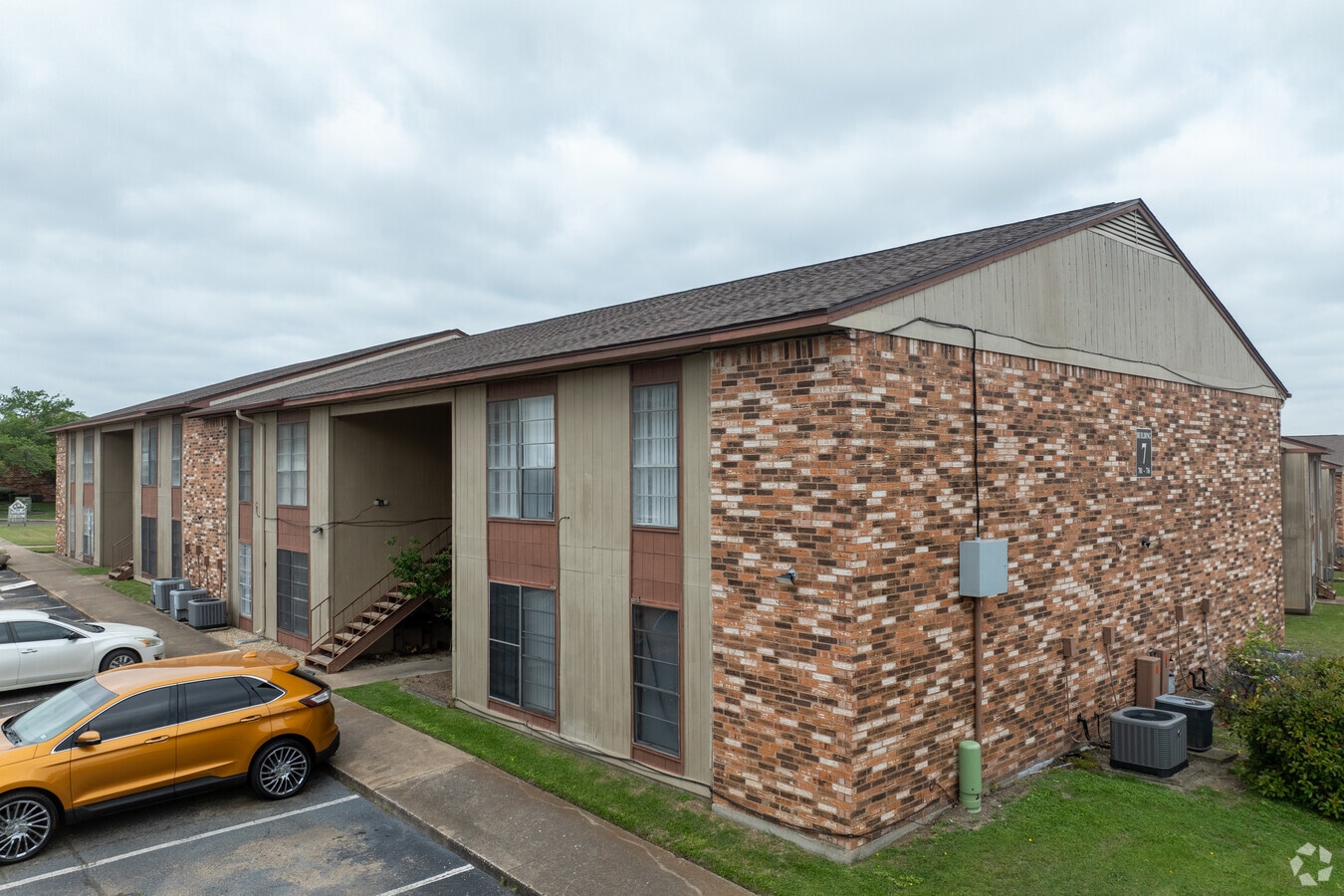 Primary - The Oaks Apartments