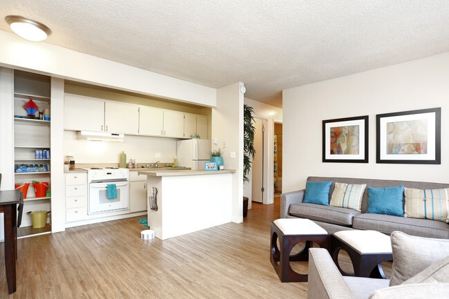 2BR,1BA-850SQ - J Street