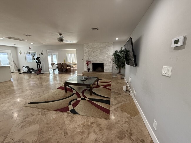 Photo - 3255 El Camino Rd