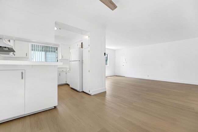 Photo - 744 S Windsor Blvd Unit 10