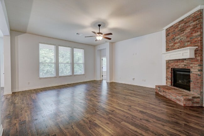 Building Photo - 3900 Sierra Vista Way