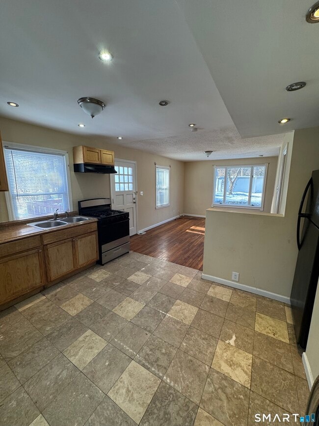 Photo - 117 Dupont Pl Unit 117