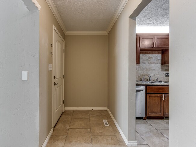 Photo - 1515 Charles St