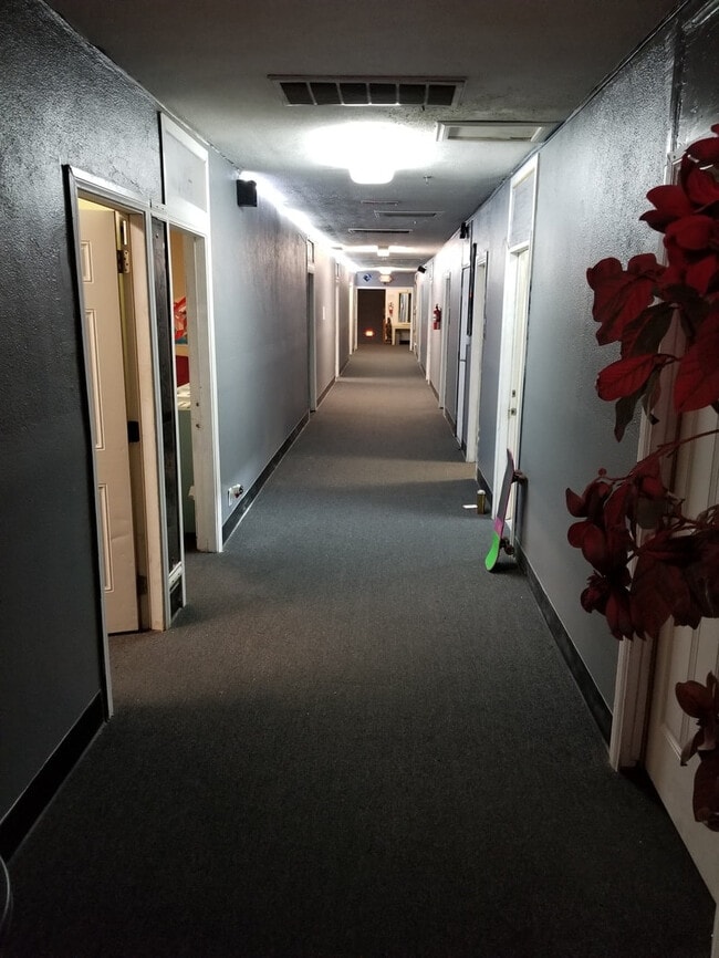 Photo - 807 S Flower St