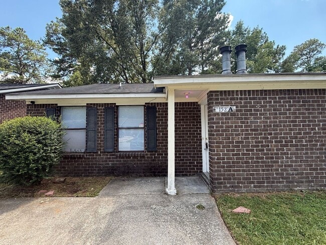 Building Photo - Fully Renovated 2 bed/ 2 bath Duplex! Available Now!