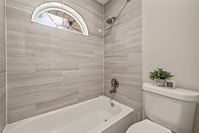 Photo - 5015 Cottonglen Ct