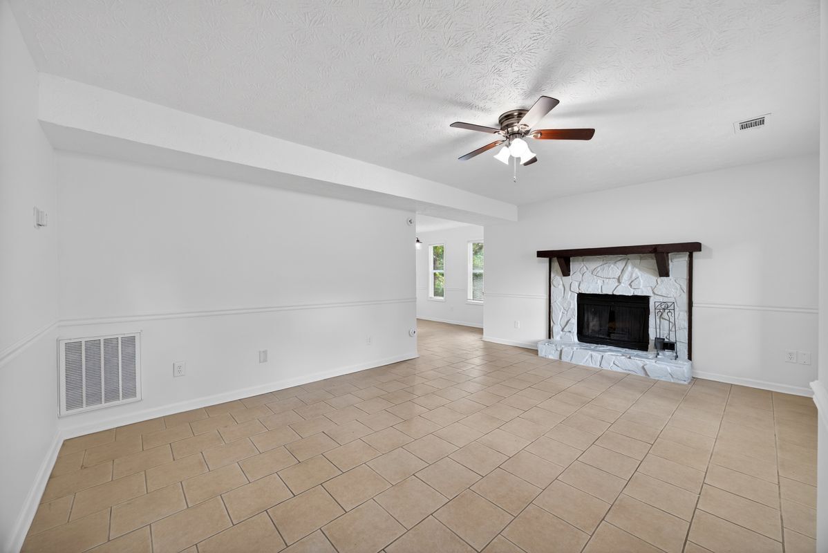 Photo - 6898 Babbling Brook Dr