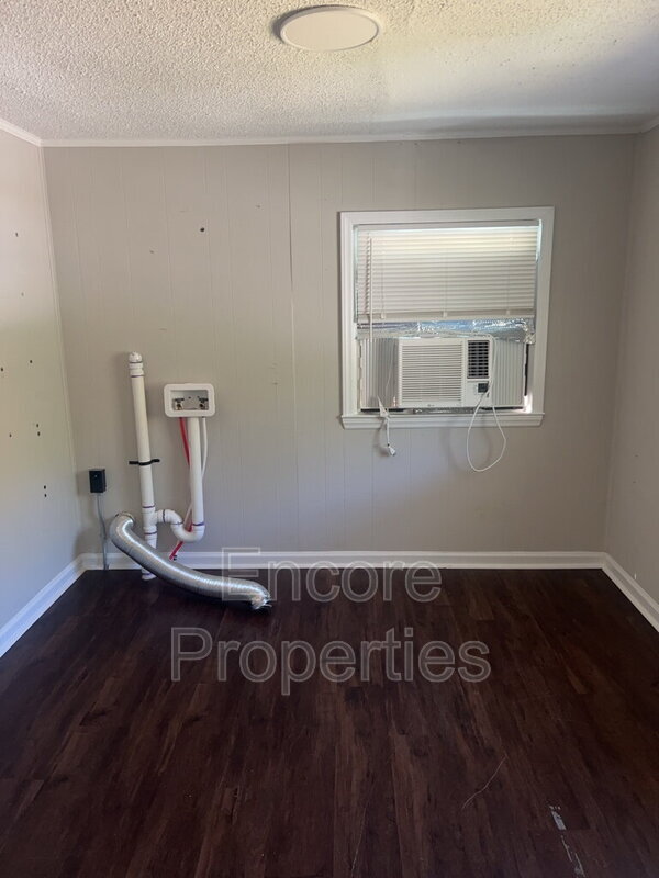 Photo - 535 Harper Rd