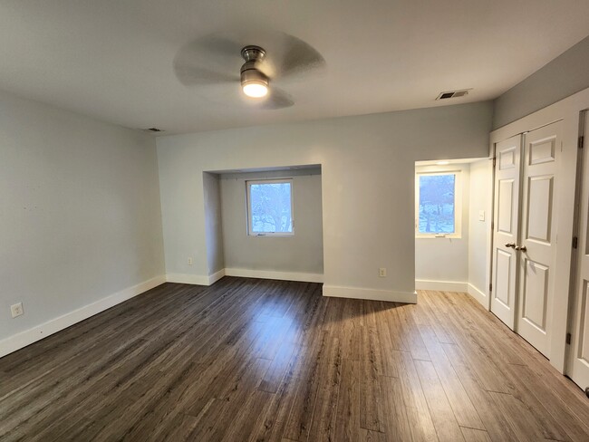 Building Photo - 4552 Penn Ave Unit 3