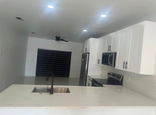 Photo - 1147 Gilbert Ave S