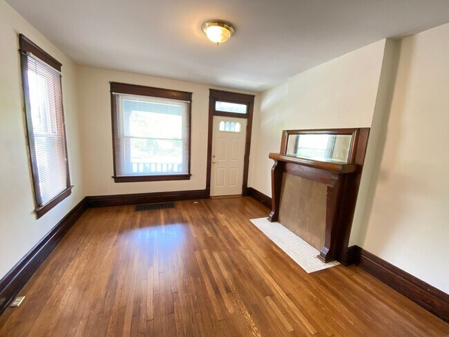 Photo - Summit St 2351-2353 MLR Unit 2353