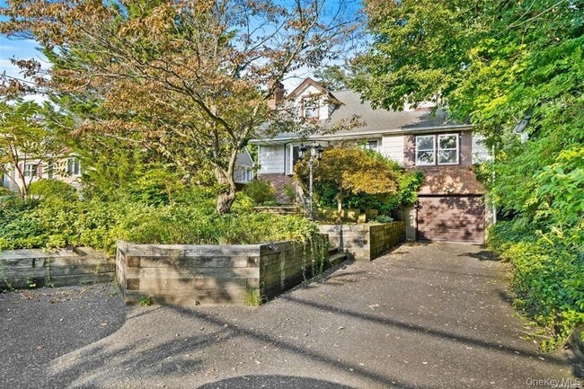 Photo - 228 Oakwood Rd