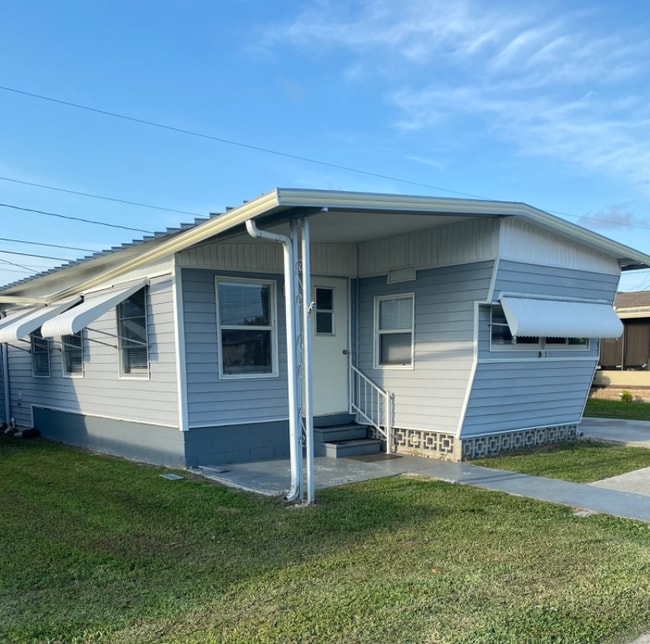 Building Photo - 915 49th Ave Terrace W Rental