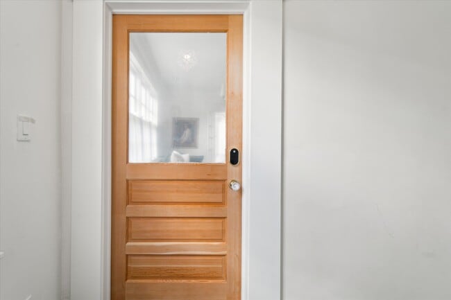 211 W 40th St Unit B