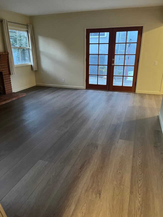 107 Esperanza Ave