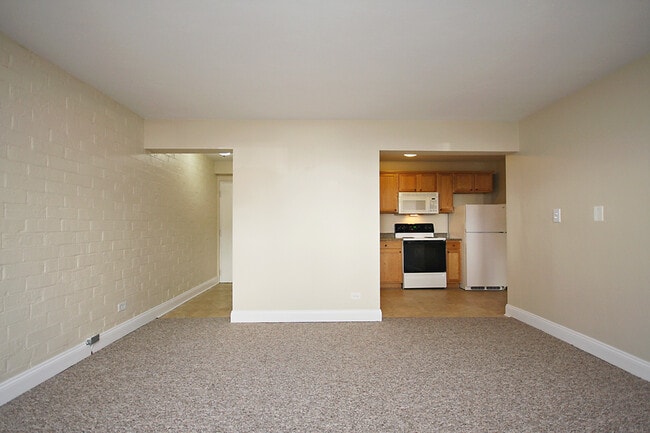 Photo - Student-Friendly 1800 JPA Garden Apartment Near UVA Unit 2