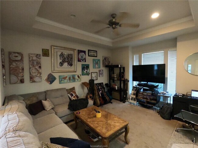 Photo - 3715 Essen Loop