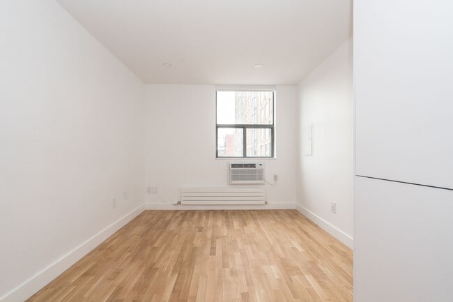 Photo - 798 Richmond Street West Unit 165