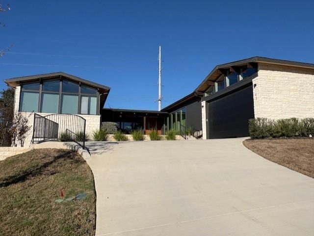 Photo - 143 Emmanuelle Ct