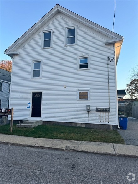 Building Photo - 13 Ives St Unit A Rental