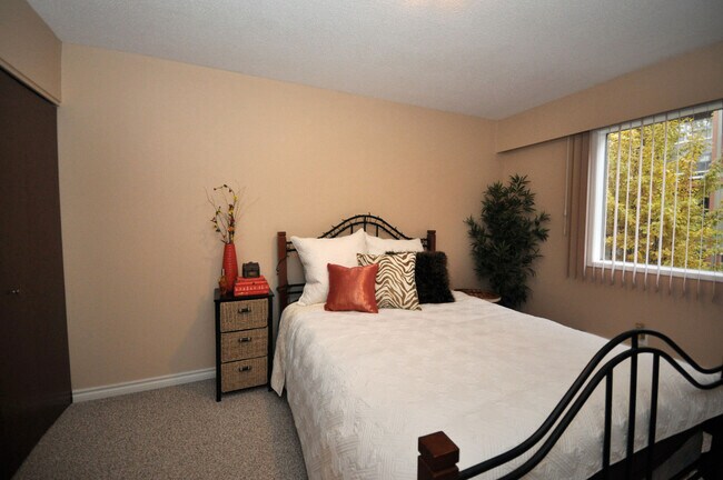 Photo - Pandosy Square Apartments