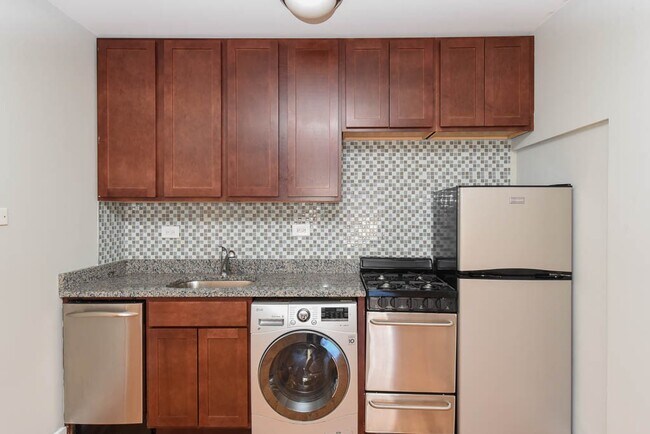 562 W Arlington Pl Unit 014