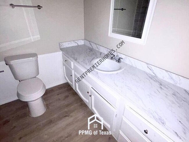 Photo - 4900 Barbados Ave