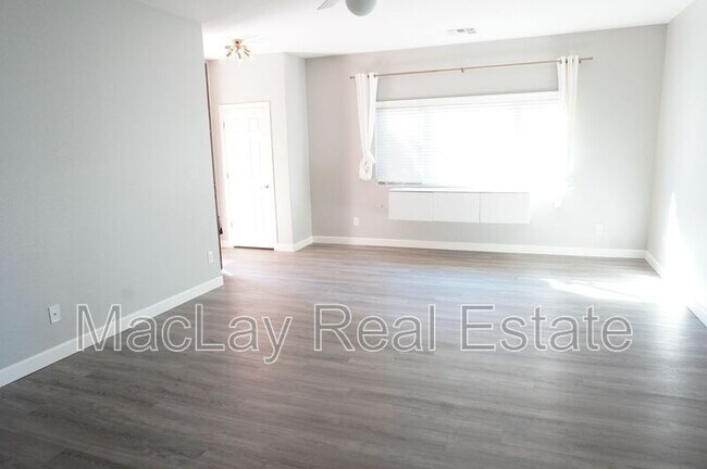 Photo - 826 W Harvest Rd