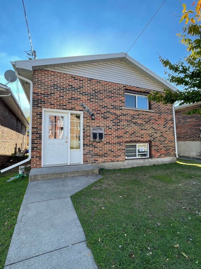 Building Photo - 366 Johnson St Unit 1