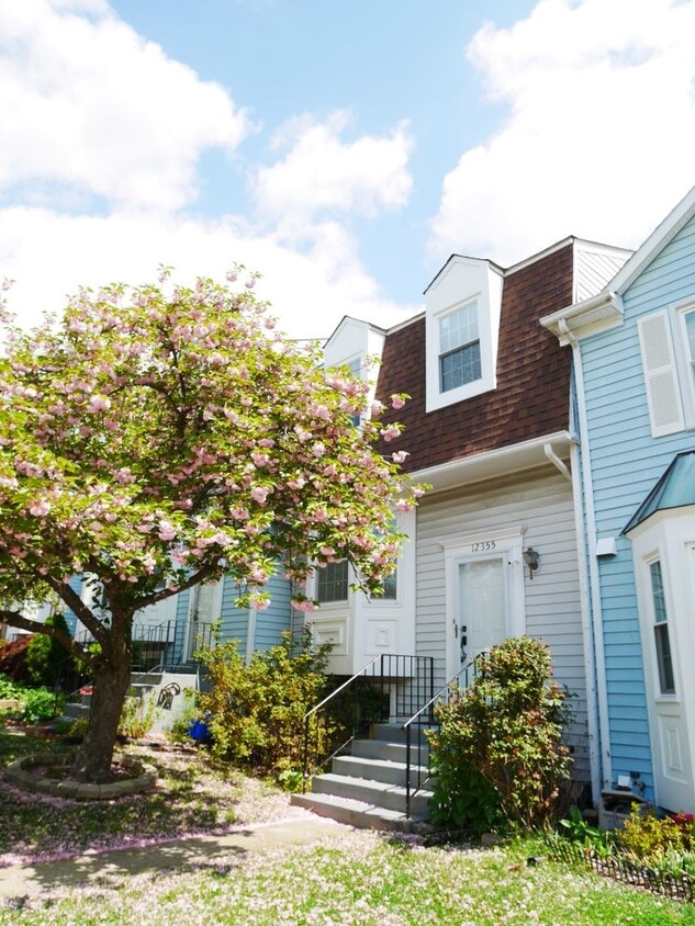 4 Bedroom Townhome- Silver Spring, MD - 4 Bedroom Townhome- Silver Spring, MD