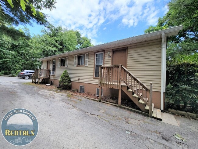 Building Photo - 323 Mountain Aire Ln Unit B