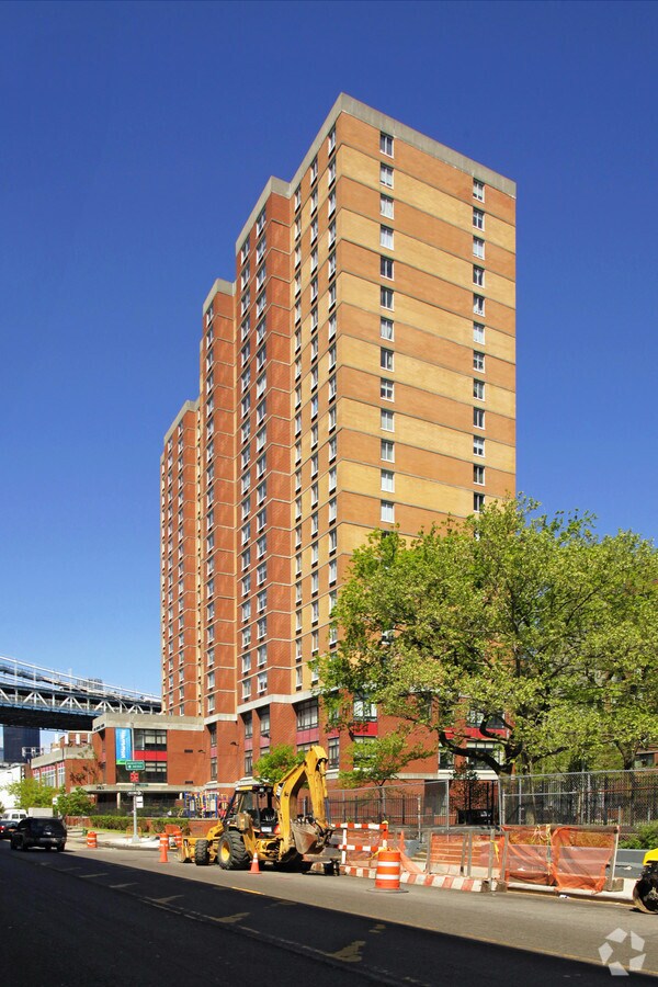 Photo - Two Bridges Tower Apartments