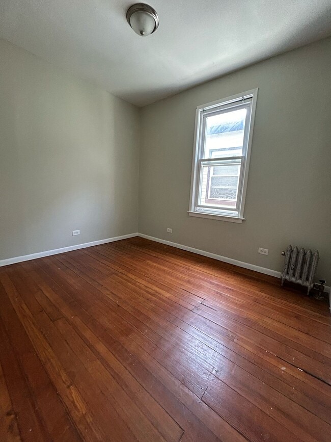 Photo - 454 4th Ave W