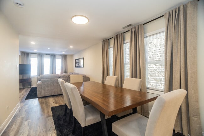 Photo - 2927 W Lyndale St Unit 1