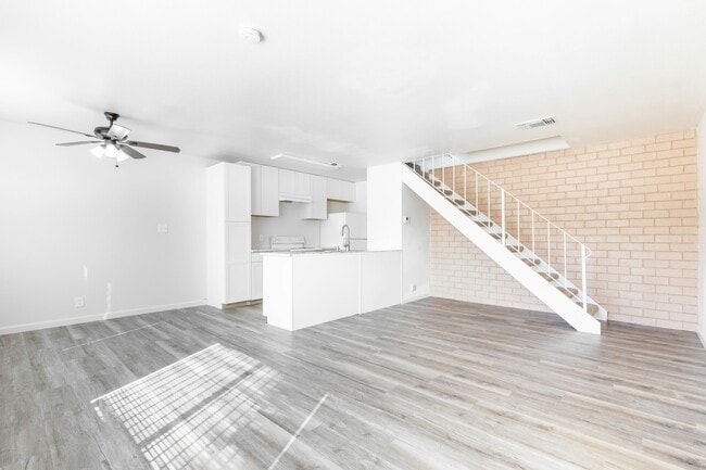 Photo - 2750 W Fairmont Ave Unit 103