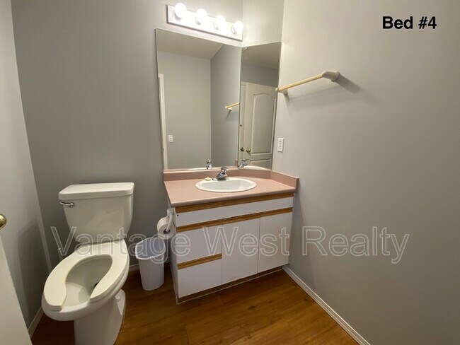 Photo - 453-453 Morrison Ave