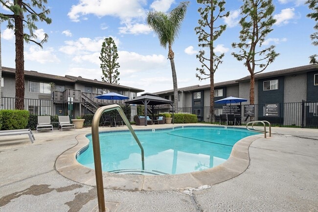 Building Photo - Loma Vista Apartments