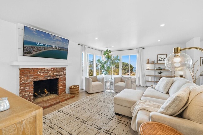 Building Photo - Updated Del Mar Home in Great Location with Ocean Views